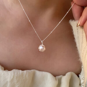 Trendy Silver Pearl Pendant Necklace